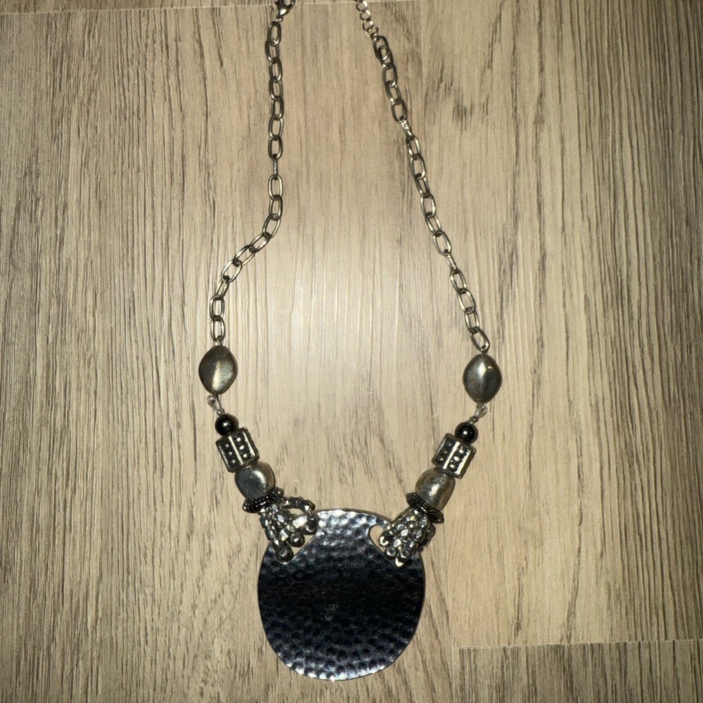 ⭐️Elegant Silver‎ and Black Necklace⭐️